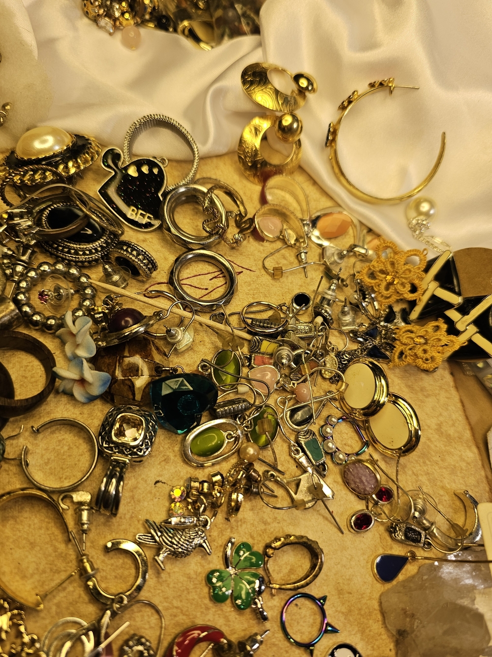 Vintage Sellers Crafters Bundle Jewelry Earrings Necklaces Rando - Picture 11 of 17